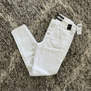 NWT Abercrombie and Fitch White Super Skinny Ankle Jean